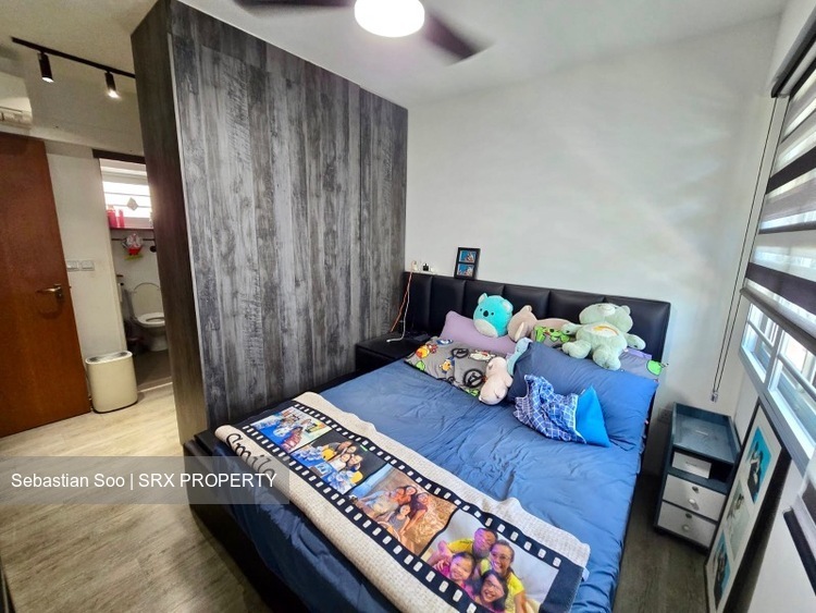 Boon Lay Avenue (Jurong West), HDB Executive #499718541